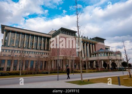 Außenansicht einer luxuriösen Bibliothek nach traditionellen gestaltet Türkische Architektur an einem sonnigen Morgen sideview Stockfoto