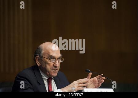 Elliott Abrams, Sonderbeauftragter für Venezuela, US-Außenministerium, erscheint vor einer Anhörung des US-Senatsausschusses für Außenbeziehungen, um Venezuela zu untersuchen, wobei der Schwerpunkt auf Sicherheit und humanitäre Lage liegt, im Dirksen Senate Office Building auf dem Capitol Hill in Washington, DC., Dienstag, 4. August 2020. Foto von Rod Lampey/CNP/ABACAPRESS.COM Stockfoto