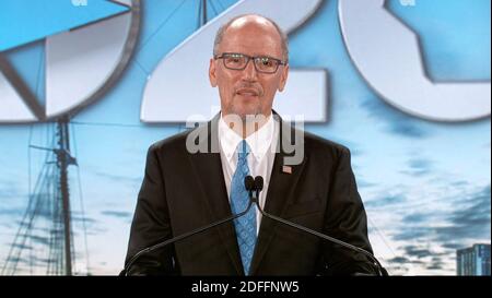 In diesem Bild aus dem Video-Feed der Demokratischen Nationalversammlung macht Tom Perez, Vorsitzender des Demokratischen Nationalkomitees, am Dienstag, dem 18. August 2020, Bemerkungen zur zweiten Nacht der Konvention. Foto von Democratic National Convention via CNP/ABACAPRESS.COM Stockfoto