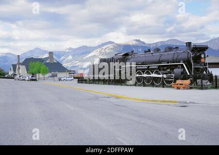 Dampflokomotive steht auf dem Platz beim Bahnhof. Jasper. Kanada. Stockfoto