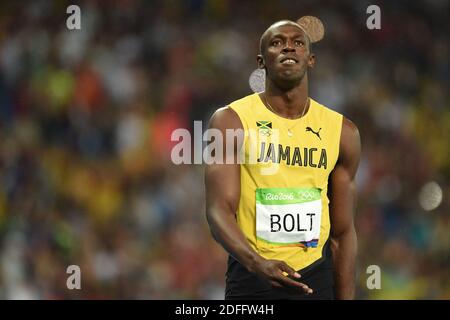 Datei Foto vom 18. August 2016 von Usain Bolt von Jamaika feiert nach dem Gewinn des Mens 200m Finale am Tag 13 der Olympischen Spiele in Rio 2016 im Olympiastadion in Rio de Janeiro, Brasilien. Weltrekordsprinter und achtmaliger Olympia-Goldmedaillengewinner Usain Bolt hat sich positiv auf das Coronavirus getestet und isoliert sich in seiner Heimat auf Jamaika, nachdem er letzte Woche seinen 34. Geburtstag mit einer großen Bash maskenfreien Feier gefeiert hat. Jamaikas Gesundheitsministerium bestätigte am späten Montag, dass Bolt, der Weltrekorde in der 100m und 200m Entfernung hält, positiv getestet hatte, nachdem er ein Video in den sozialen Medien A gepostet hatte Stockfoto