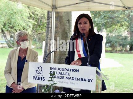 Der Armeestaatsseetar, Genevieve Darieussecq und die Bürgermeisterin von Paris Anne Hidalgo bei der Einweihung einer Hommage Gasse an den ehemaligen Zweiten Weltkrieg Soldat Claude Mademba Sy im 14. Arrondissement von Paris, Frankreich am 25. August 2020. Foto von Patrice Pierrot/Avenir Pictures/ABACAPRESS.COM Stockfoto