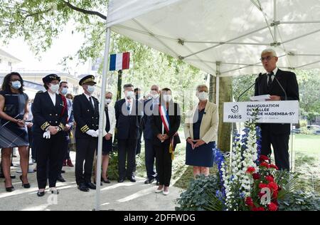 Der Armeestaatsseetar, Genevieve Darieussecq und die Bürgermeisterin von Paris Anne Hidalgo bei der Einweihung einer Hommage Gasse an den ehemaligen Zweiten Weltkrieg Soldat Claude Mademba Sy im 14. Arrondissement von Paris, Frankreich am 25. August 2020. Foto von Patrice Pierrot/Avenir Pictures/ABACAPRESS.COM Stockfoto