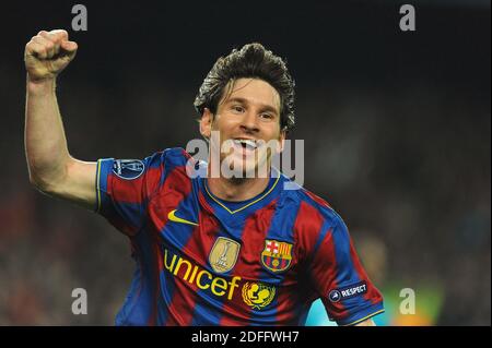 Datei Foto - Barcelonas Lionel Messi feiert nach dem Tor während der UEFA Champions League, Viertelfinale, Second Leg Soccer Spiel, FC Barcelona gegen Arsenal im Nou Camp in Barcelona, Spanien am 6. März 2010. Messi traf viermal, als Barcelona Arsenal 4-1 schlug, um das Halbfinale der Champions League zum dritten Mal in Folge zu erreichen. Der argentinische Fußballstar Lionel Messi hat einen Brief nach Barcelona geschickt, in dem er den Verein darüber informiert, dass er das Team verlassen will. Nach der demütigenden Niederlage der katalanischen Mannschaft 8-2 durch Bayern München im Champions-League-Viertelfinale hat Clubpräsident Josep Maria Bartomeu To Stockfoto