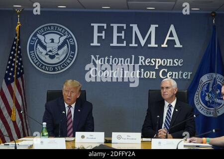 US-Präsident Donald Trump besucht das Hauptquartier der Federal Emergency Management Agency (FEMA) für eine Besprechung zum Hurrikan Laura. Washington, DC, USA, 27. August 2020. Foto von Erin Scott/Pool/ABACAPRESS.COM Stockfoto