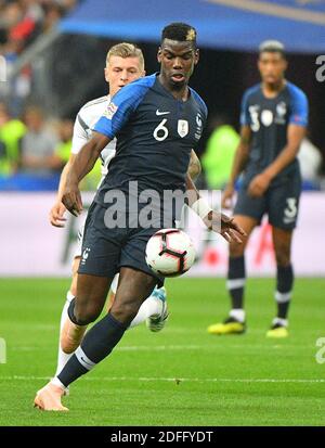 Datei Foto vom 16. Oktober 2018 von Frankreichs Paul Pogba während des Nations League Fußballspiel Frankreich gegen Deutschland im Stade de France in Saint-Denis, Vorort von Paris. Manchester United Mittelfeldspieler Paul Pogba wurde aus dem französischen Kader gelassen, nachdem er Coronavirus-positiv getestet hatte, bestätigte Didier Deschamps auf einer Pressekonferenz am Donnerstag. Foto von Christian Liewig/ABACAPRESS.COM Stockfoto