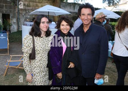 Jack lang, seine Frau Monique lang und ihre Enkelin Anna lang posiert während des 13. Angouleme Film Festivals in Angouleme Film Festival in Angouleme, Frankreich am 31. August 2020. Foto von Jerome Domine/ABACAPRESS.COM Stockfoto