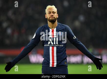 Datei Foto vom 12. Januar 2020 von PSG's Neymar während der Ligue 1 Paris Saint-Germain (PSG) vs AS Monaco Fußballspiel im Parc des Princes Stadion in Paris, Frankreich. Der Sportartikelhersteller Nike hat sich von Neymar getrennt und einen der profiliertsten Sponsorenverträge des Unternehmens eineinhalb Jahrzehnte beendet, nachdem er den Starstürmer als 13-jähriges Wunderkind unterzeichnet hat. Die brasilianische Zeitung Folha de Sao Paulo sagte, Neymars letzter Deal mit Nike sei ein 11-Jahres-Vertrag, der 2022 auslaufen soll, im Wert von insgesamt 100 Millionen Euro. Foto von Christian Liewig/ABACAPRESS.COM Stockfoto