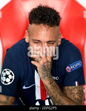 Handout file photo dated August 23, 2020 of Neymar of Paris Saint-Germain sieht niedergeschlagen nach der Niederlage seines Teams im UEFA Champions League Finale zwischen Paris Saint-Germain und Bayern München im Estadio do Sport Lisboa e Benfica ON in Lissabon, Portugal. Der Sportartikelhersteller Nike hat sich von Neymar getrennt und einen der profiliertsten Sponsorenverträge des Unternehmens eineinhalb Jahrzehnte beendet, nachdem er den Starstürmer als 13-jähriges Wunderkind unterzeichnet hat. Die brasilianische Zeitung Folha de Sao Paulo sagte, Neymars letzter Deal mit Nike sei ein 11-Jahres-Vertrag, der 2022 auslaufen soll, oder Stockfoto