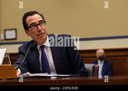 US-Finanzminister Steven Mnuchin bezeugt am 1. September 2020 vor dem Unterausschuss des House Select die Coronavirus-Krise auf dem Capitol Hill in Washington, DC, USA. Foto von Nicholas Kamm/Pool/ABACAPRESS.COM Stockfoto