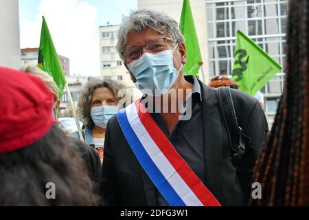 Eric Coquerel aus La France Insoumise (LFI) - Protest der Zimmermädchen vor dem Ibis Batignolles am ersten Tag der Wiedereröffnung nach der Covid-19-Krise. Die Zimmermädchen und die Zimmermädchen des Hotels demonstrieren seit fast 14 Monaten für höhere Löhne, niedrigere Arbeitsentgelte und vor allem für ihre direkte Einstellung durch die Accor Gruppe. Paris, Frankreich am 1. September 2020. Foto von Karim Ait Adjedjou/Avenir Pictures/ABACAPRESS.COM Stockfoto
