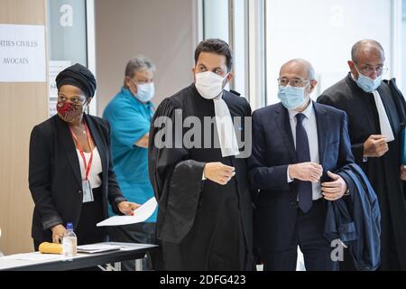 Der Anwalt der Kläger Patrick Klugman und der Vorsitzende des Vertretungsrates der französischen jüdischen Institutionen (CRIF) Francis Kalifat kommen am 2. September 2020 in das Pariser Gerichtsgebäude zur Eröffnungsanhörung des Prozesses gegen 14 mutmaßliche Komplizen bei den Morden von Charlie Hebdo Dschihadisten. Foto von Eliot Blondt/ABACAPRESS.COM Stockfoto