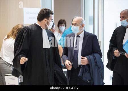 Der Anwalt der Kläger Patrick Klugman und der Vorsitzende des Vertretungsrates der französischen jüdischen Institutionen (CRIF) Francis Kalifat kommen am 2. September 2020 in das Pariser Gerichtsgebäude zur Eröffnungsanhörung des Prozesses gegen 14 mutmaßliche Komplizen bei den Morden von Charlie Hebdo Dschihadisten. Foto von Eliot Blondt/ABACAPRESS.COM Stockfoto