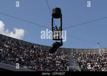 Datei Foto vom 6. Juni 2019 von 1/4 des Finales der 2019 BNP Paribas Tennis French Open, im Roland-Garros Stadion, Paris, Frankreich. Die French Open haben ihre Sicherheitspläne vor dem Turnier 2020 enthüllt, was bestätigt, dass rund 12,000 Fans jeden Tag zugelassen werden. Die neu geplante Veranstaltung, die am 27. September beginnt, wird in drei verschiedene Zonen unterteilt, jeweils mit einem Showcourt. 5000 Fans werden in und um Philippe Chatrier und Suzanne Lenglen Courts erlaubt sein, während 1500 in der Lage sein werden, einen dritten Bereich zu besuchen. Foto von Henri Szwarc/ABACAPRESS.COM Stockfoto