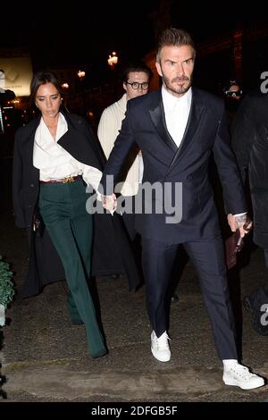 Datei Foto vom 17. Januar 2019 von Victoria, David und Brooklyn Beckham verlassen Dior Show während der Paris Fashion Week in Paris, Frankreich. Es kursieren Berichte, dass Victoria und David Beckham Covid-19 zu Beginn dieses Jahres nach einer Party in Los Angeles in Vertrag genommen haben. Laut der Zeitung Sun haben das Paar und eine Reihe von Verwandten, Freunden und Angestellten den Virus entdeckt und beschlossen, ihn geheim zu halten. Die Familie soll im März erkrankt sein, als das Paar in die USA flog, um Herrn Beckham zur Arbeit seines Fußballvereins Inter Miami zu bringen. Foto von ABACAPRESS.COM Stockfoto