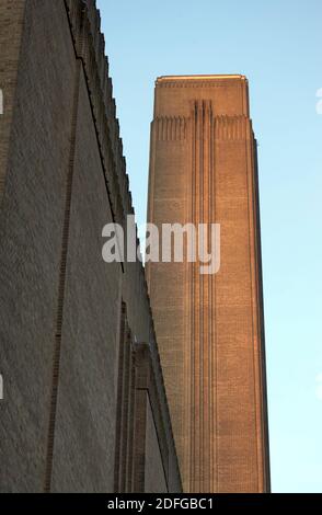 Tae, modern, Schornsteinstapel. London, Großbritannien Stockfoto