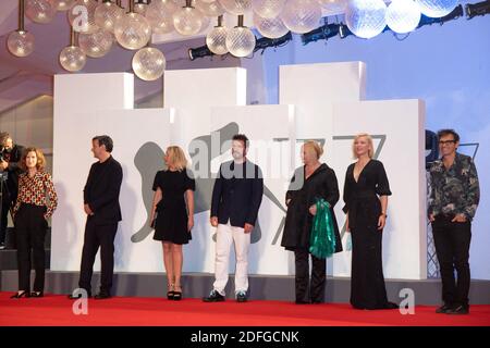 Jurymitglieder Joanna Hogg, Christian Petzold, Ludivine Sagnier, Matt Dillon, Veronika Franz, Cate Blanchett und Nicola Lagioia bei der Spy No Tsuma Premiere im Rahmen des 77. Filmfestivals in Venedig, Italien am 09. September 2020. Foto von Aurore Marechal/ABACAPRESS.COM Stockfoto