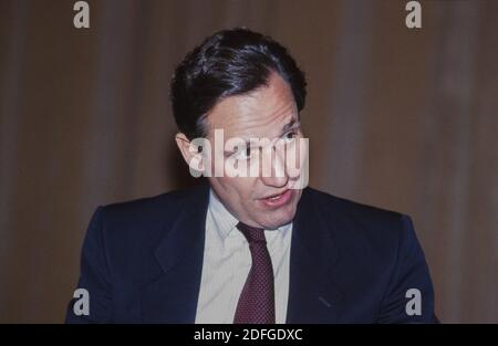 Datei Foto vom 14. Oktober 1987 des investigativen Journalisten Bob Woodward erscheint bei einem "Books and Authors Lunch" in Washington, DC, USA. In einem neuen Buch von Bob Woodward, das am Mittwoch, den 9. September 2020 enthüllt wurde, wird Trump zitiert, dass er wusste, dass COVID-19 bereits Ende Januar sehr tödlich war, aber absichtlich beschlossen hat, das Virus und die mögliche Pandemie für die amerikanische Öffentlichkeit herunterzuspielen. Foto von Photo by Ron Sachs/CNP/ABACAPRESS.COM Stockfoto