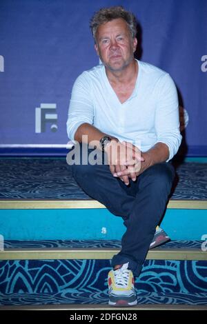 Fred Epaud nimmt an der Le Mensonge Photocall Teil im Rahmen der Special Edition des 22. Festival de la Fiction Televisuelle, das normalerweise in La Rochelle stattfindet, aber aufgrund der Covid-19-Krise am 18. September 2020 ausnahmsweise im Folies Bergeres Theater in Paris, Frankreich, stattfindet. Foto von Aurore Marechal/ABACAPRESS.COM Stockfoto