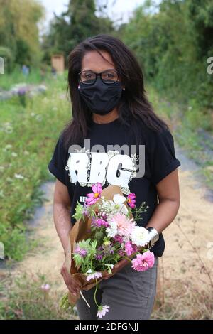 Audrey Pulvar, adjointe a la Maire de Paris, en Charge de l'agriculture lors de l'inauguration des Murs à Fleurs : Production de fleurs locales a Montreuil, France, le 19 Septembre 2020. Foto von Jerome Domine/ABACAPRESS.COM Stockfoto