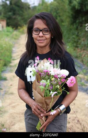 Audrey Pulvar, adjointe a la Maire de Paris, en Charge de l'agriculture lors de l'inauguration des Murs à Fleurs : Production de fleurs locales a Montreuil, France, le 19 Septembre 2020. Foto von Jerome Domine/ABACAPRESS.COM Stockfoto