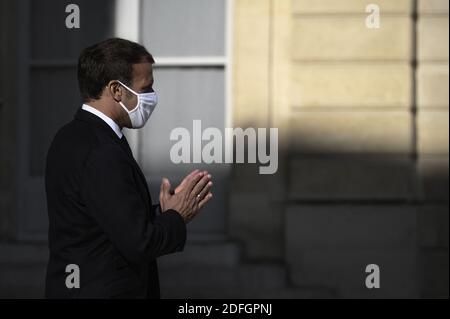 Der französische Präsident Emmanuel Macron (R) am 21. September 2020 im Elysée-Palast in Paris. Foto von Eliot Blondt/ABACAPRESS.COM Stockfoto