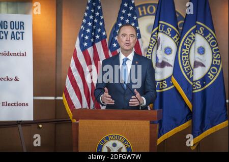 Der Vertreter der Vereinigten Staaten, Adam Schiff (Demokrat von Kalifornien), hält am Mittwoch, den 23. September 2020, im US-Kapitol in Washington, DC, USA, eine Rede. Foto von Rod Lampey/CNP/ABACAPRESS.COM Stockfoto
