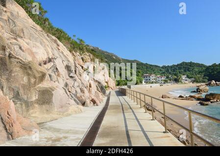 Der wunderschöne Strand von Shek Pai Wan auf der Lamma Insel in Hong Kong. Stockfoto