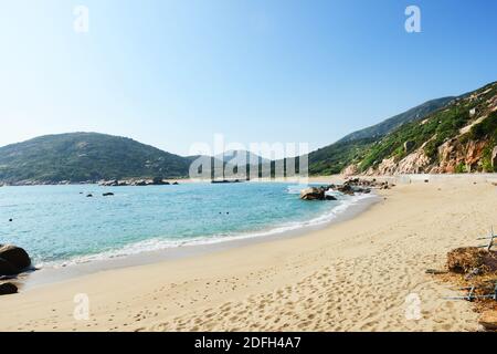 Der wunderschöne Strand von Shek Pai Wan auf der Lamma Insel in Hong Kong. Stockfoto