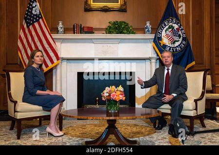 Senatorin Lindsey Graham trifft sich mit Richterin Amy Coney Barrett am US-Kapitol in Washington, DC, USA, 29. September 2020. Foto von Demetrius Freeman/Pool/ABACAPRESS.COM Stockfoto