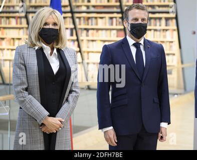 Der französische Präsident Emmanuel Macron, seine Frau Brigitte Macron, der lettische Präsident Egils Levits und seine Frau Andra Levite während ihres Besuchs in der Bibliothek in Riga am 30. September 2020 im Rahmen von Macrons offiziellem Besuch in Lettland und dem Baltikum. Foto von Eliot Blondt/ABACAPRESS.COM Stockfoto