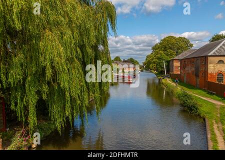 Blick auf den Kanal von Shardlow an einem sonnigen Tag, South Derbyshire, Derbyshire, England, Großbritannien, Europa Stockfoto