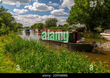 Blick auf den Kanal von Shardlow an einem sonnigen Tag, South Derbyshire, Derbyshire, England, Großbritannien, Europa Stockfoto