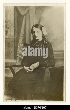 Ursprüngliche frühe 1900 WW1 Ära Gedenkpostkarte eines verstorbenen Mädchens genannt Minnie, das von Teenagerjahren war, als sie starb, datiert Januar 1916, Großbritannien Stockfoto