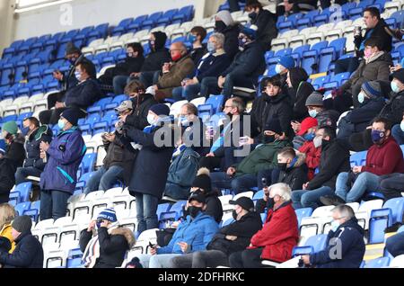 Lesen Fans im Stadion vor dem Sky Bet Championship Spiel im Madejski Stadion, Reading. Stockfoto