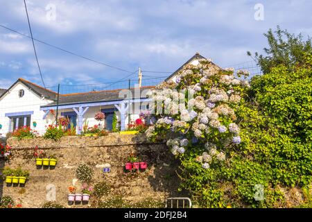 Treguier, Frankreich - 24. August 2019: Waterfront in Treguier oder Landreger ist eine Hafenstadt im Departement Cotes-d-Armor in der Bretagne im Nordwesten Frankreichs Stockfoto