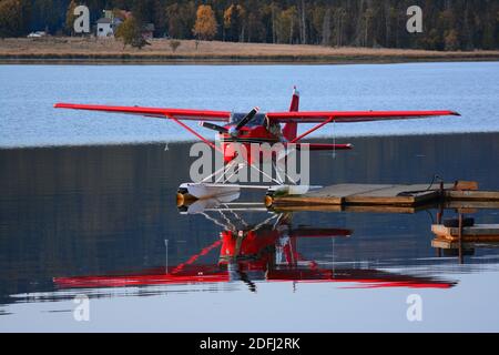 Bush Flugzeug Park am See - Alaska Stockfoto