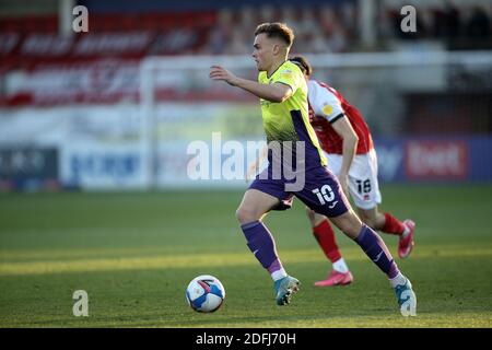 Cheltenham, Großbritannien. Dezember 2020. Archie Collins von Exeter City während des EFL Sky Bet League 2 Spiels zwischen Cheltenham Town und Exeter City im Jonny-Rocks Stadium, Cheltenham, England am 5. Dezember 2020. Foto von Dave Peters. Nur redaktionelle Verwendung, Lizenz für kommerzielle Nutzung erforderlich. Keine Verwendung bei Wetten, Spielen oder Veröffentlichungen einzelner Vereine/Vereine/Spieler. Kredit: UK Sports Pics Ltd/Alamy Live Nachrichten Stockfoto