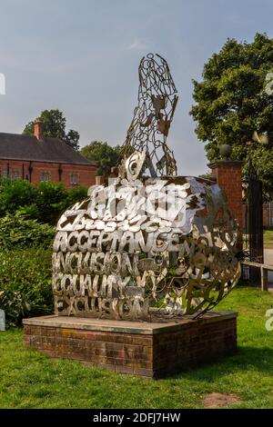 'Die Hand', basierend auf Makaton Symbol bedeutet "gut", formale Gärten, Rufford Abbey Country Park, Nottinghamshire, Großbritannien. Stockfoto