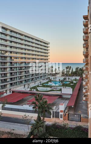 Ferienwohnungen am Strand von Oropesa del Mar Ferienort, Castellon de la Plana, Bundesland Valencia, Spanien, Europa Stockfoto