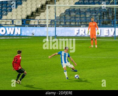 5. Dezember 2020 The John Smiths Stadium, Huddersfield, Yorkshire, England; English Football League Championship Football, Huddersfield Town gegen Queens Park Rangers; Jonathan Hogg auf dem Ball Stockfoto