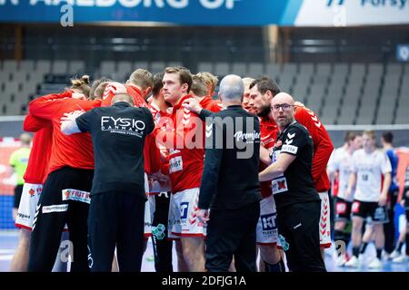 Aalborg, Dänemark. Dezember 2020. Cheftrainer Stefan Madsen (R) von Aalborg Handball in der Dänischen Männer Handball League Spiel zwischen Aalborg Handball und Lemvig-Thyboron Handball in Jutlander Bank Arena in Aalborg gesehen. (Foto: Gonzales Photo - Balazs Popal). Stockfoto