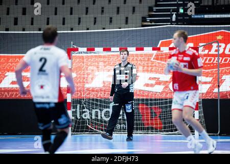 Aalborg, Dänemark. Dezember 2020. Simon Gade (1) von Aalborg Handball gesehen in der dänischen Männer Handball League Spiel zwischen Aalborg Handball und Lemvig-Thyboron Handball in Jutlander Bank Arena in Aalborg. (Foto Kredit: Gonzales Foto/Alamy Live News Stockfoto