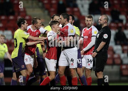 Cheltenham, Großbritannien. Dezember 2020. Die Stimmung ist am 5. Dezember 2020 im Jonny-Rocks Stadium, Cheltenham, England, im Spiel der EFL Sky Bet League 2 zwischen Cheltenham Town und Exeter City zerfellt. Foto von Dave Peters. Nur redaktionelle Verwendung, Lizenz für kommerzielle Nutzung erforderlich. Keine Verwendung bei Wetten, Spielen oder Veröffentlichungen einzelner Vereine/Vereine/Spieler. Kredit: UK Sports Pics Ltd/Alamy Live Nachrichten Stockfoto