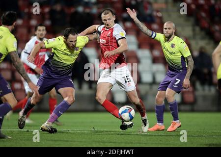 Cheltenham, Großbritannien. Dezember 2020. William Boyle aus Cheltenham Town schießt während des EFL Sky Bet League 2 Spiels zwischen Cheltenham Town und Exeter City am 5. Dezember 2020 im Jonny-Rocks Stadium, Cheltenham, England. Foto von Dave Peters. Nur redaktionelle Verwendung, Lizenz für kommerzielle Nutzung erforderlich. Keine Verwendung bei Wetten, Spielen oder Veröffentlichungen einzelner Vereine/Vereine/Spieler. Kredit: UK Sports Pics Ltd/Alamy Live Nachrichten Stockfoto