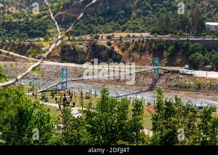 Tunceli, Türkei-September 18 2020: Tunceli Stadt mit munzur Fluss Stockfoto