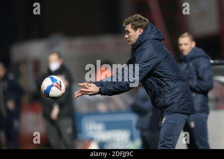 Cheltenham, Großbritannien. Dezember 2020. Matt Taylor Manager von Exeter City während des EFL Sky Bet League 2 Spiels zwischen Cheltenham Town und Exeter City im Jonny-Rocks Stadium, Cheltenham, England am 5. Dezember 2020. Foto von Dave Peters. Nur redaktionelle Verwendung, Lizenz für kommerzielle Nutzung erforderlich. Keine Verwendung bei Wetten, Spielen oder Veröffentlichungen einzelner Vereine/Vereine/Spieler. Kredit: UK Sports Pics Ltd/Alamy Live Nachrichten Stockfoto