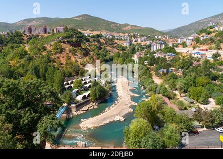 Tunceli, Türkei-September 18 2020: Tunceli Stadt mit munzur Fluss Stockfoto