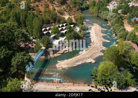 Tunceli, Türkei-September 18 2020: Tunceli Stadt mit munzur Fluss Stockfoto