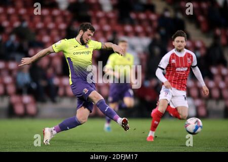 Cheltenham, Großbritannien. Dezember 2020. Pierce Sweeney von Exeter City während des EFL Sky Bet League 2 Spiels zwischen Cheltenham Town und Exeter City im Jonny-Rocks Stadium, Cheltenham, England am 5. Dezember 2020. Foto von Dave Peters. Nur redaktionelle Verwendung, Lizenz für kommerzielle Nutzung erforderlich. Keine Verwendung bei Wetten, Spielen oder Veröffentlichungen einzelner Vereine/Vereine/Spieler. Kredit: UK Sports Pics Ltd/Alamy Live Nachrichten Stockfoto